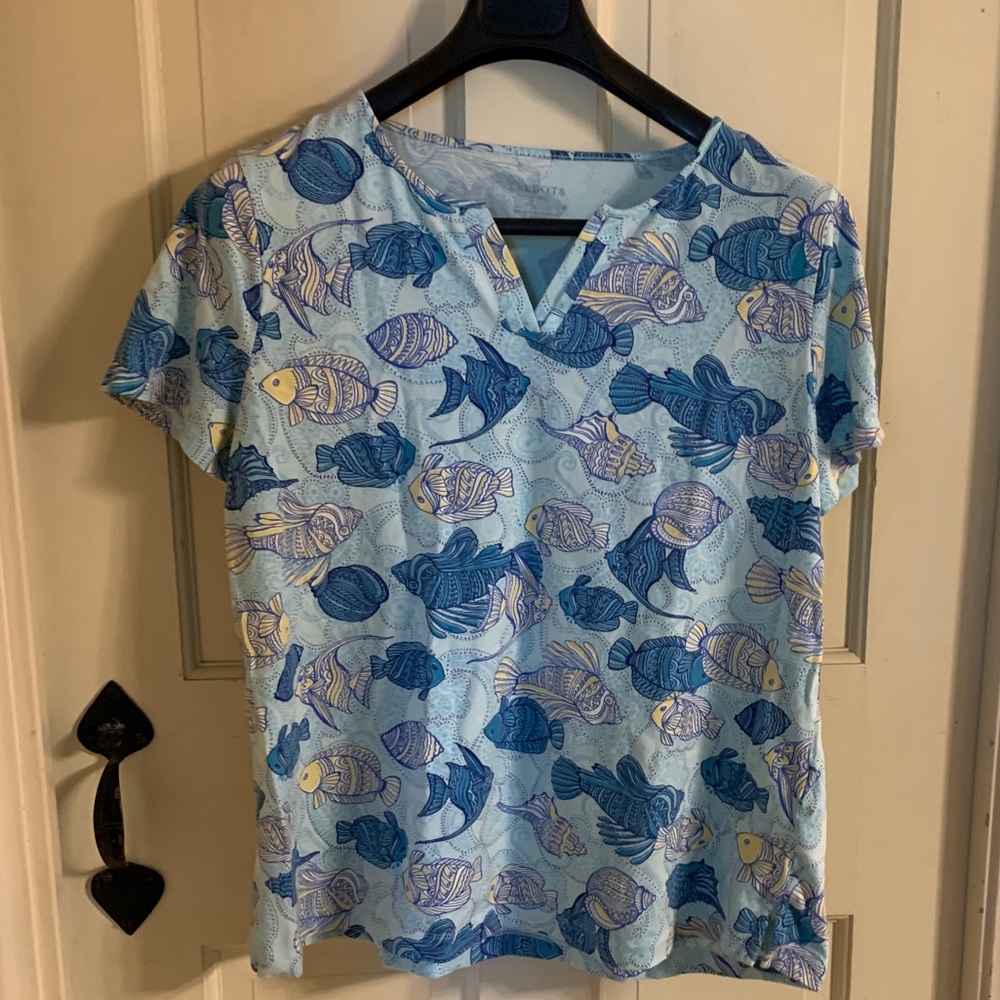 Cute fish print t-shirt with small v-neck